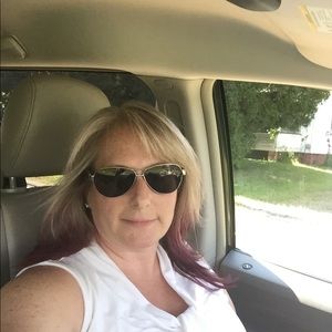 Meet your Posher, Laurie